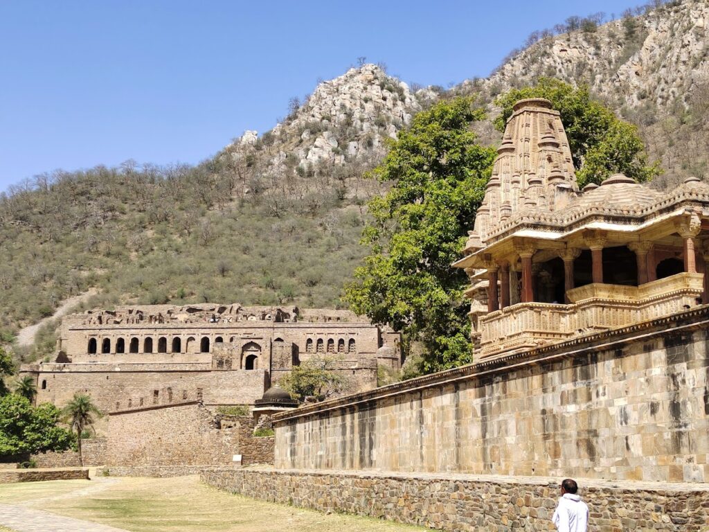 bhangarh fort.jpg