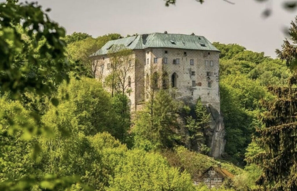 houska castle.jpg